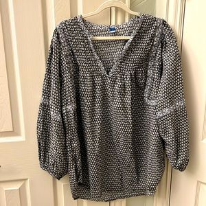 Old Navy Bohemian Black and White Floral Top With puff Sleeves. Size 3X